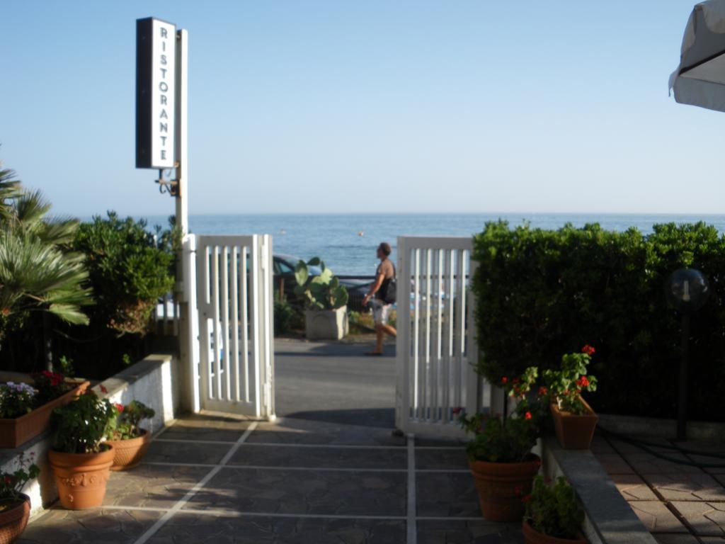 Hotel Neptunus Нетуно Екстериор снимка