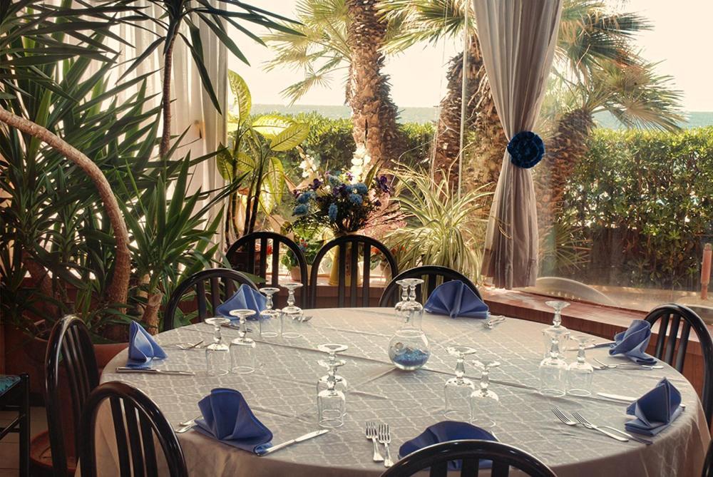 Hotel Neptunus Нетуно Екстериор снимка