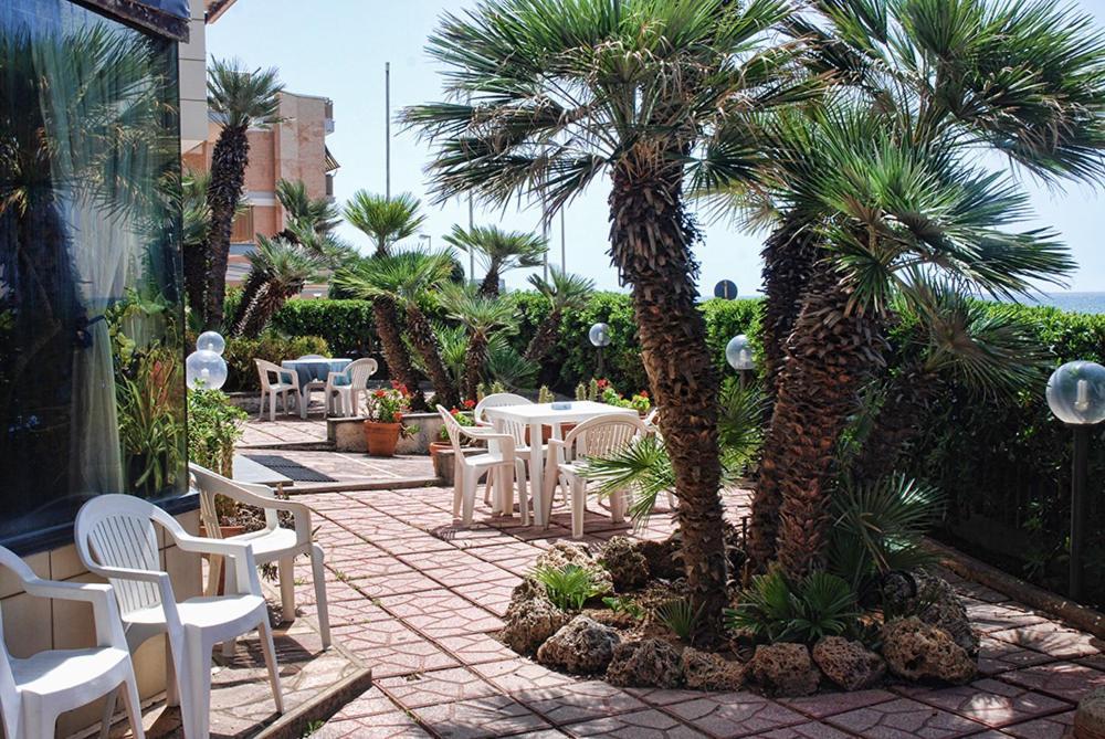 Hotel Neptunus Нетуно Екстериор снимка
