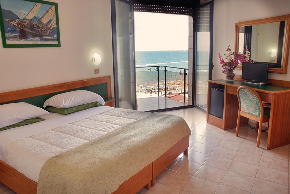 Hotel Neptunus Нетуно Екстериор снимка