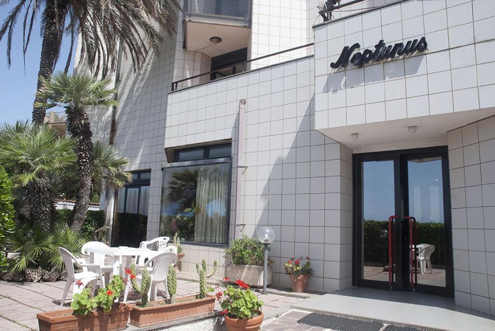 Hotel Neptunus Нетуно Екстериор снимка